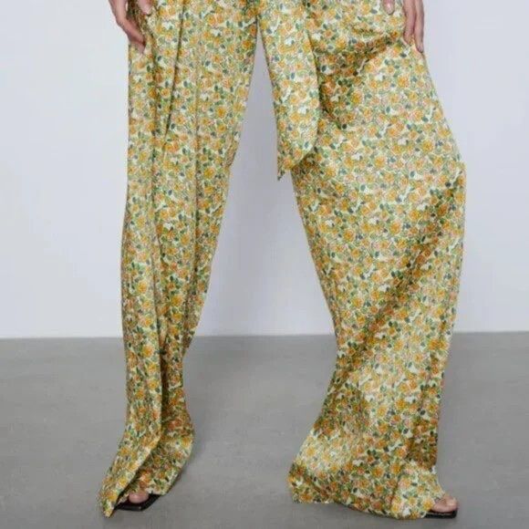 Zara Hosen: Hosen Zara Blumenmuster Grösse S  – Gebraucht aus Siebnen von koschitoschi 1