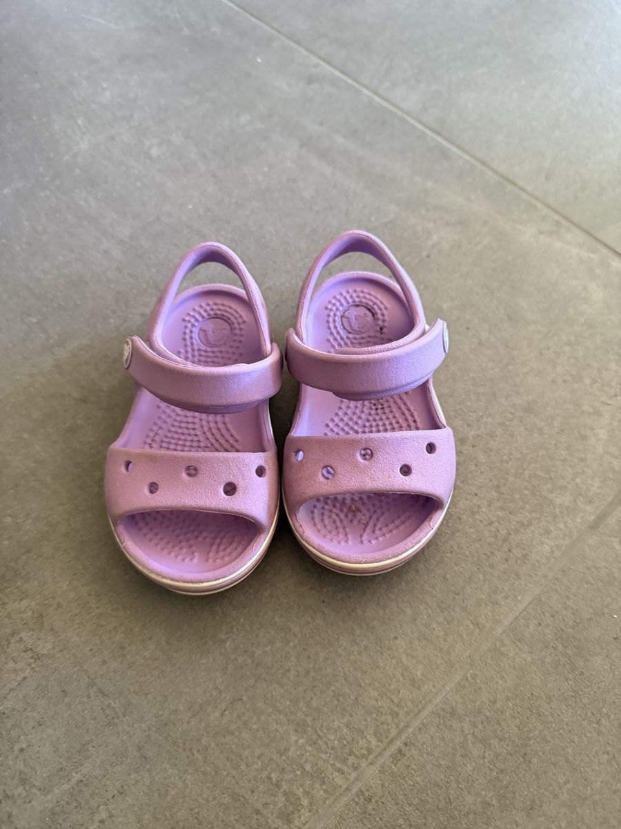 Crocs Chaussures garçon: Crocs Kinder 19/20 – D'occasion à Saignelégier par lamps 1