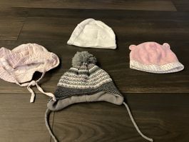 Baby Muetzen Set 4 Stueck 2x rosa 1x weiss 1x grau