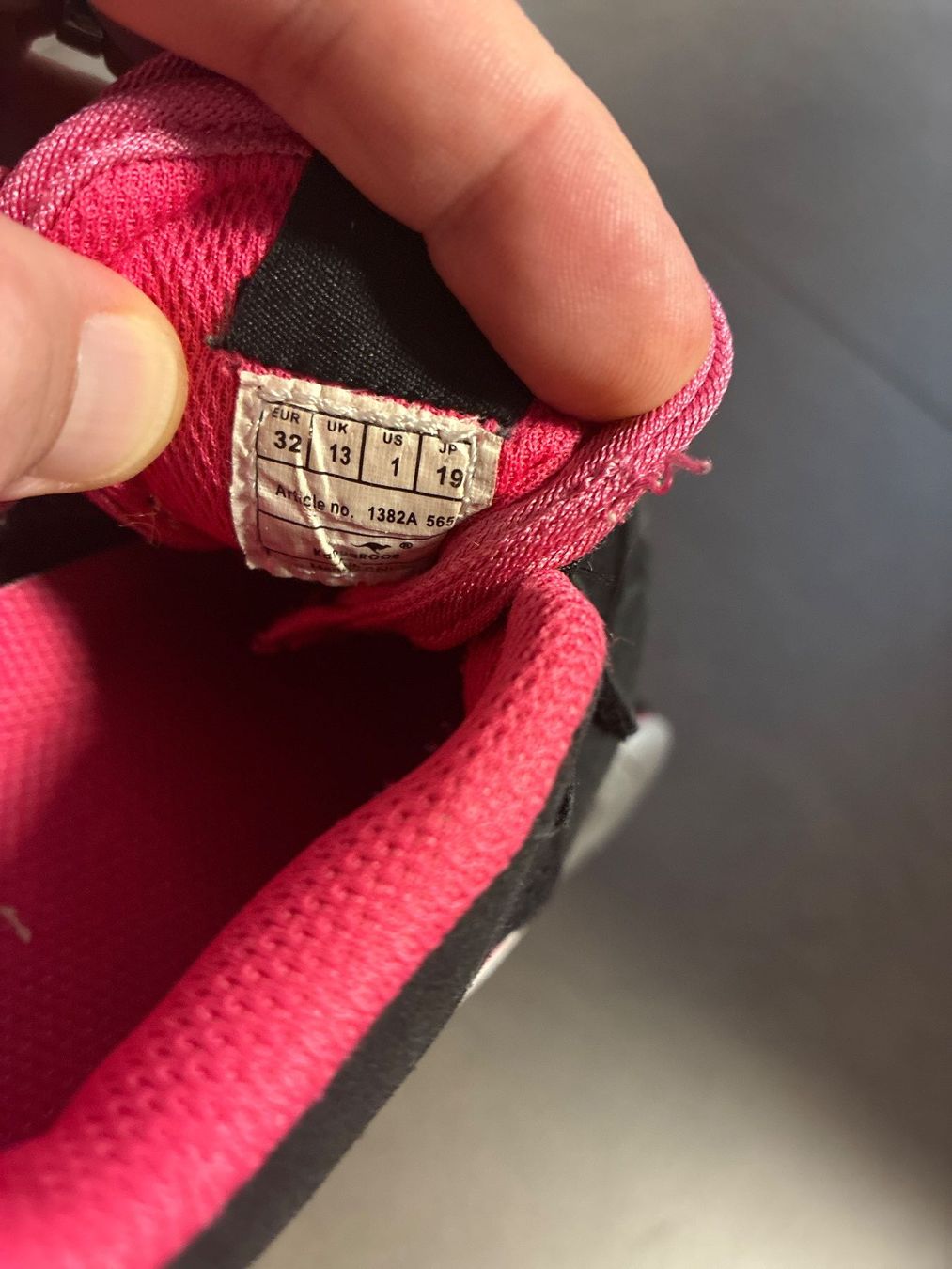 Schuhe für Jungen: Turnschuhe Grösse 32 – Gebraucht aus Guntershausen von Gloominati 4