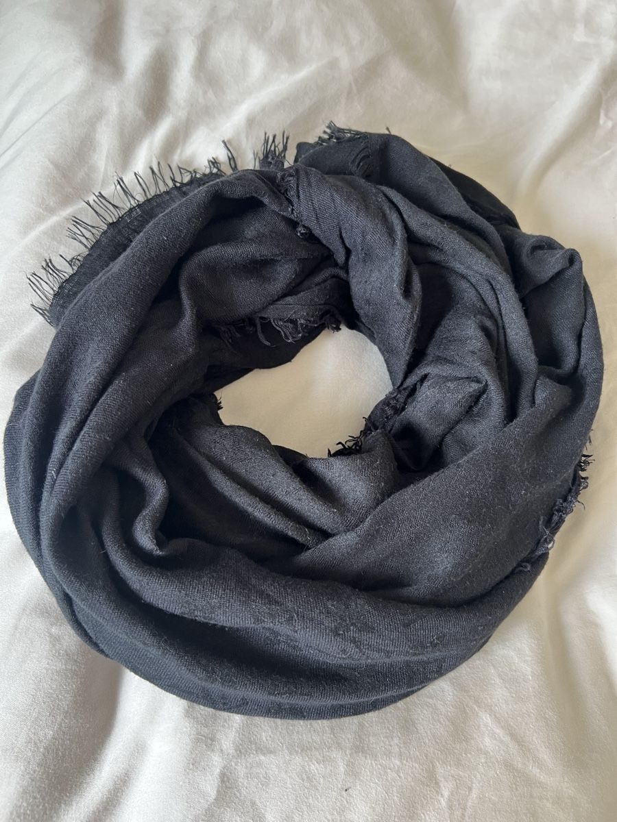Foulard & Sciarpe: Schal mit dezentem LV-Muster – Usato da Luzern venduto da sr.luzern 2