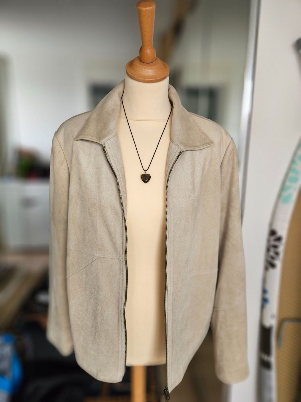 Giacche: Veste / Blouson velours lisse 44/46 – Usato da Cheyres venduto da Karine-Schweiz