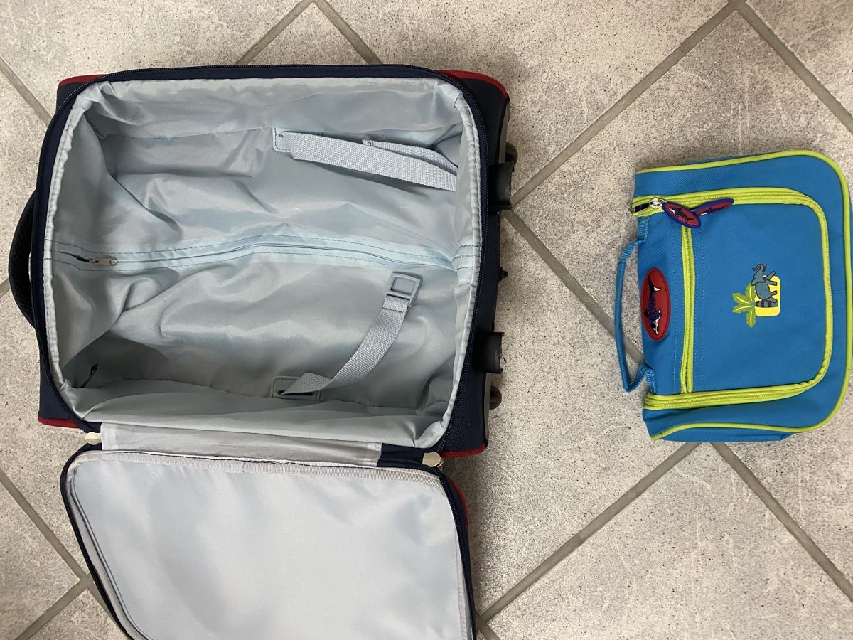Reisekoffer: Kinderkoffer mit Nessesaire  – Gebraucht aus Würenlos von fasp2012 3
