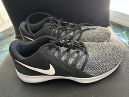 Nike Trainingsschuhe Grösse 44