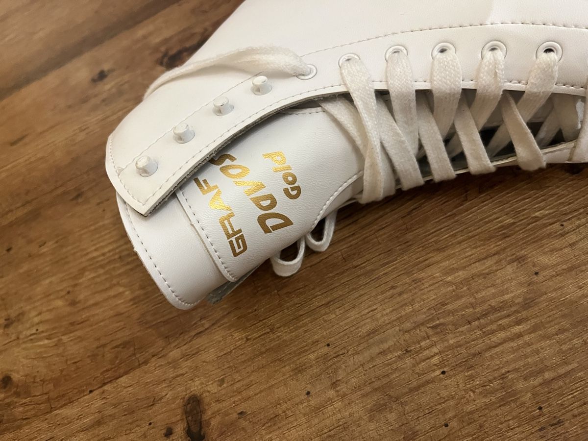 Graf Pattini da ghiaccio: Graf Davos Gold Schlitschuhe – Nuovo (secondo la descrizione) da Uznach venduto da eva_b2rj 1