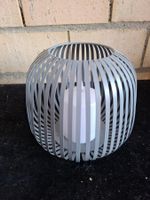 Windlicht mit LED Kerze. Funktionsfähig.grau Metall