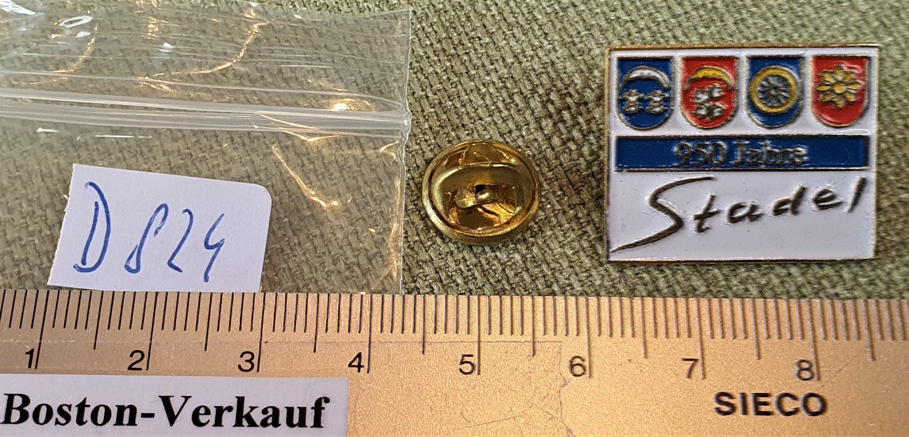 Placchette & Badge: D824 - Pin 950 Jahre Gemeinde Stadel – Usato da Reinach BL venduto da Boston-Verkauf 2