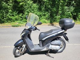 Honda SH  Schwarz mit Ausweis