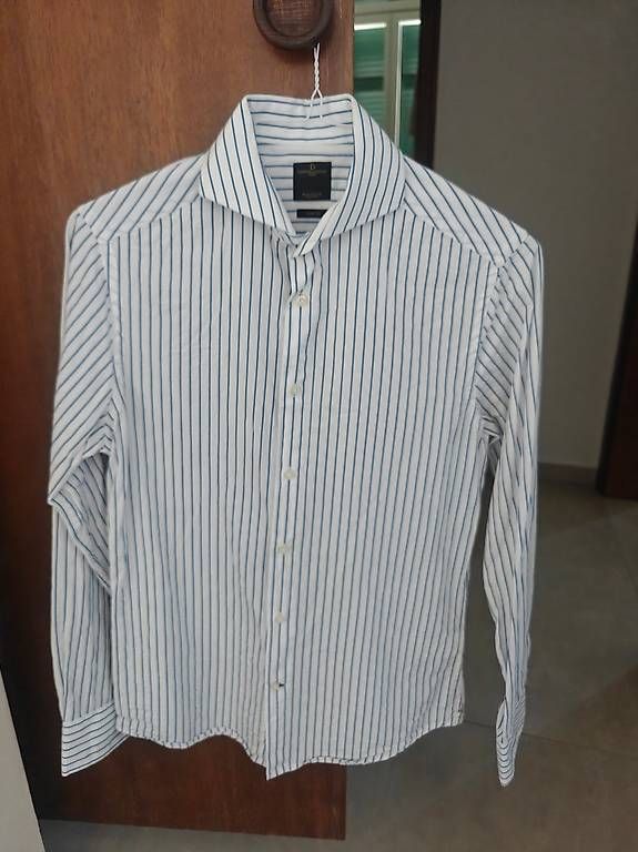 Hemden: Camicia bianca con strisce sottili blu, taglia S/M – Gebraucht aus Seseglio von orla91
