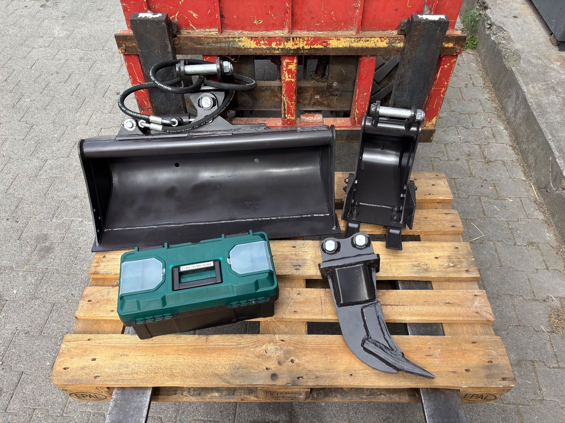 Excavateurs: Bagger 1.0t mit Zubehör – Neuf (Voir description) à Courgevaux par Querly 9