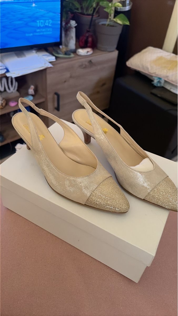 Scarpe da donna: Chaussures slingback dorées état comme neuf – Nuovo (secondo la descrizione) da Vésenaz venduto da dul_xq5k
