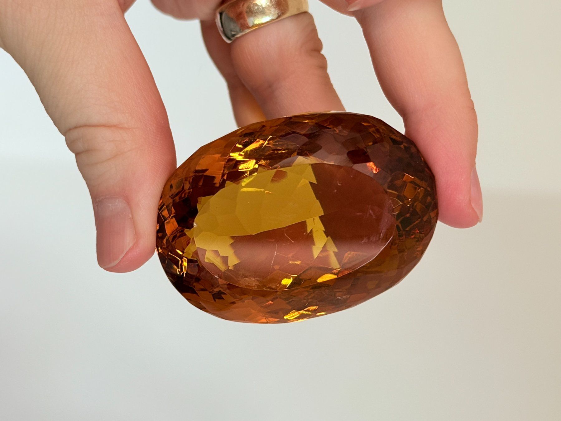 Minerali & Pietre curative: 461.45 Ct Certified Oval Cut Loose Gem – Nuovo e nell'imballaggio originale da Genève venduto da AWWA 6