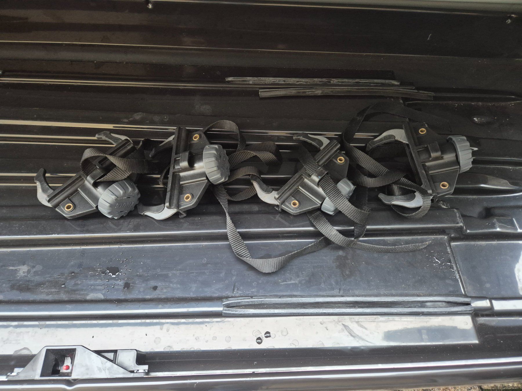 Thule Box da tetto: Thule Dachbox Pacific 600 – Usato da Degersheim venduto da Latwaerihof 2