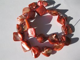 20 Muschelkernperlen gross, rot, 15mm