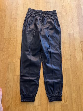Damen Hose Kunstleder schwarz Grösse S guter Zustand