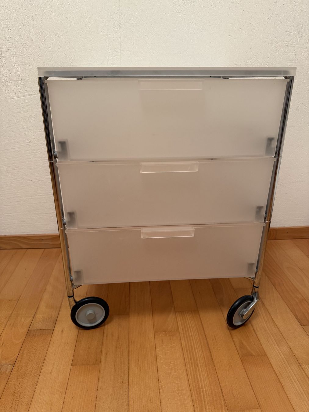 Banconi: Design Rollcontainer 3 Schubladen transparent auf Rollen – Usato da Meilen venduto da MockUrs