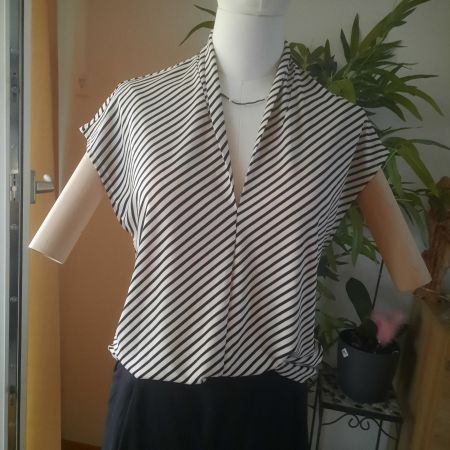 H&M Streifen-Bluse mit V-Ausschnitt Gr. S Sommer