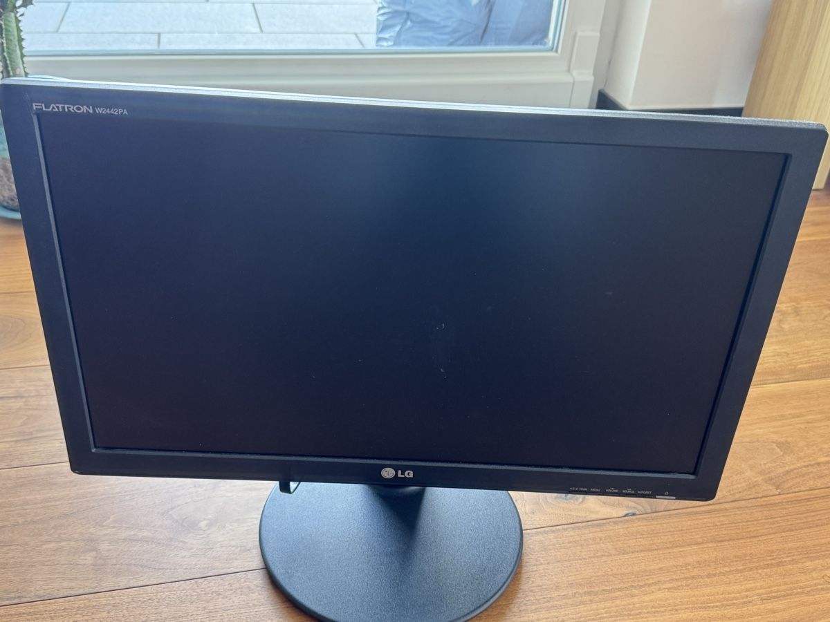 LG Monitor: LG Flattron Bildschirm – Usato da Bellikon venduto da tomsawyer_75