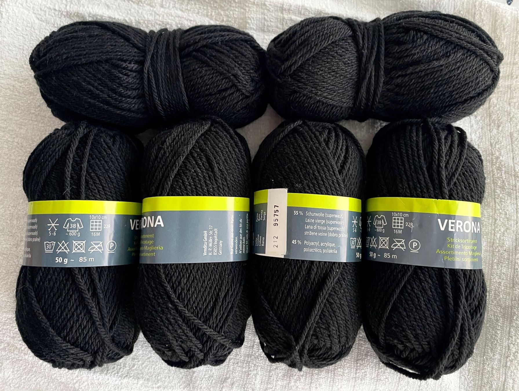Wolle: Wolle – Neu und originalverpackt aus Kriens von Mayang