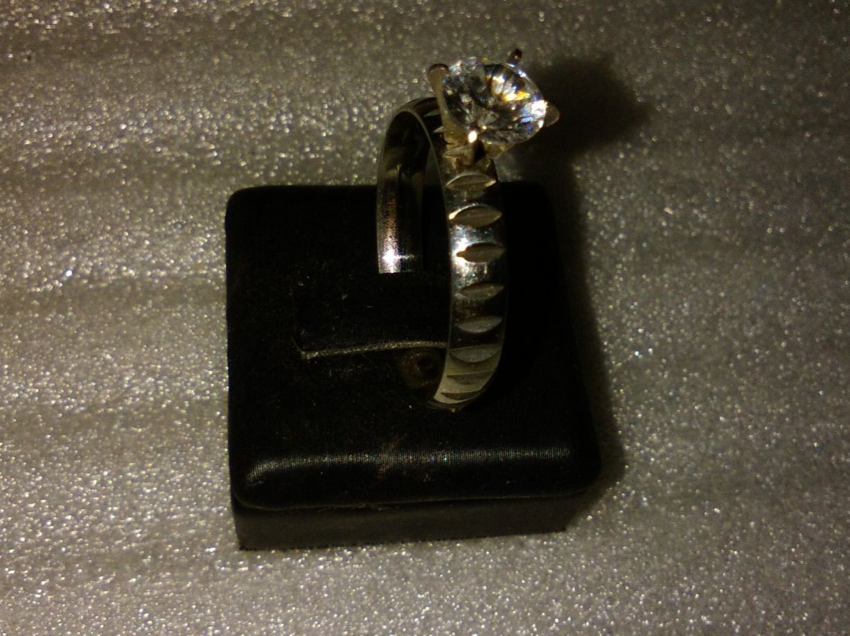 Anelli: ring edelsthal,,silber farbe,,glanzig,,mit weiss kristall – Nuovo (secondo la descrizione) da Basel venduto da bijoutrie_4 2