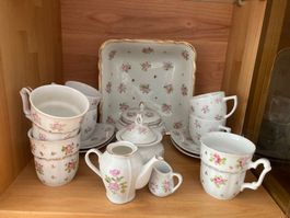 Porzellan-Kaffeeservice mit Rosendekor