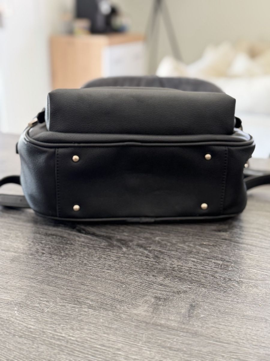 Guess Rucksäcke: Sac à dos noir Guess – Gebraucht aus Châtel-St-Denis von baumannlea21 2