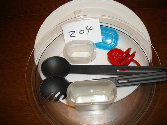 Tupperware Behälter & Ähnliches: Tupperware – Neu und originalverpackt aus Pfäffikon SZ von Einstweilige