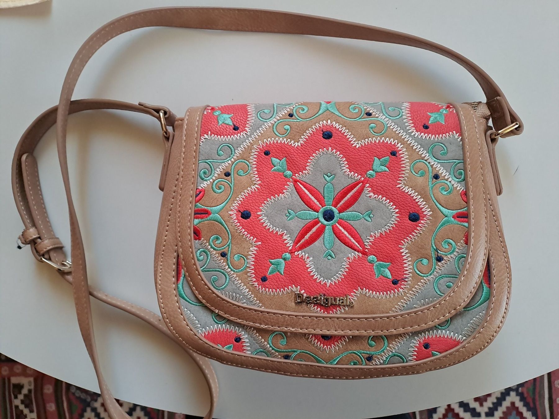 Desigual Taschen für Damen: SAC DESIGUAL CUIR ET BRODERIE – Neu (gemäss Beschreibung) aus LAUSANNE von KWEW