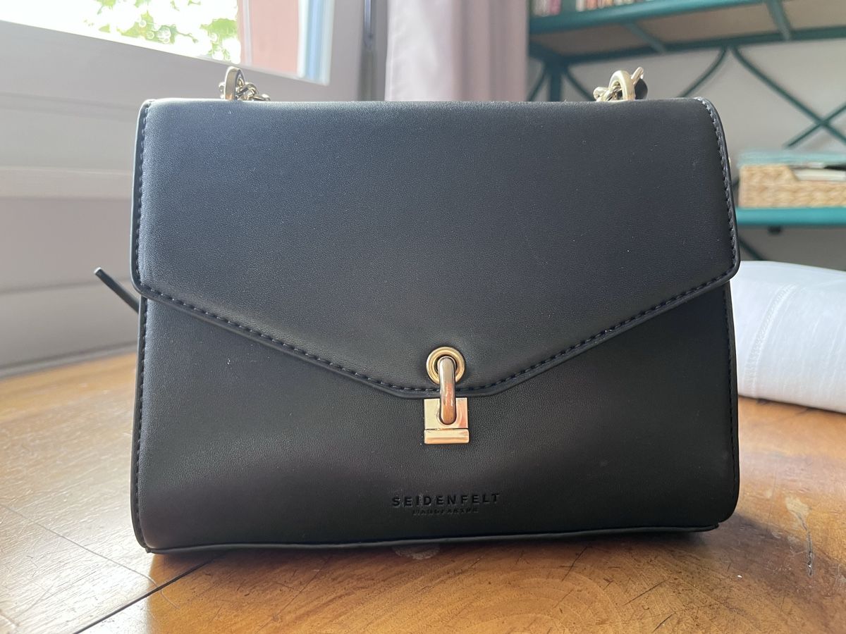 Taschen für Damen: Seidenfelt Handtasche – Gebraucht aus Wil SG von aiy_fnm9