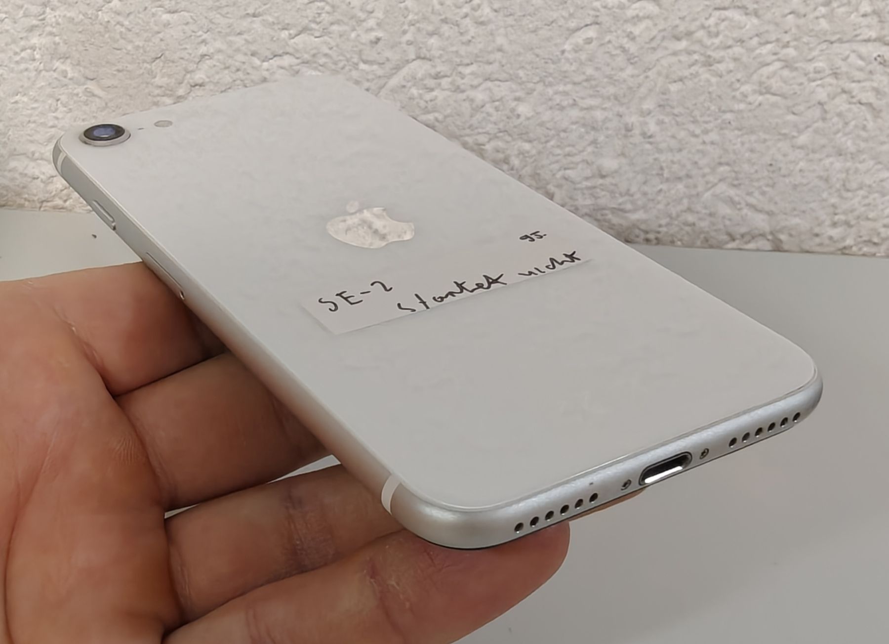 Apple Telefoni cellulari / Smartphones: iPhone SE 2020 weiss – Usato da Ehrendingen venduto da Rocky985 2