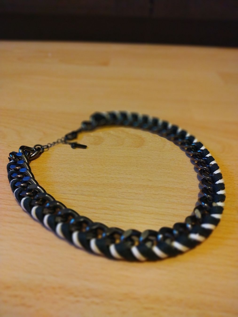 Catenine: collier chaîne ras le cou – Usato da Mühleberg venduto da Eliboub