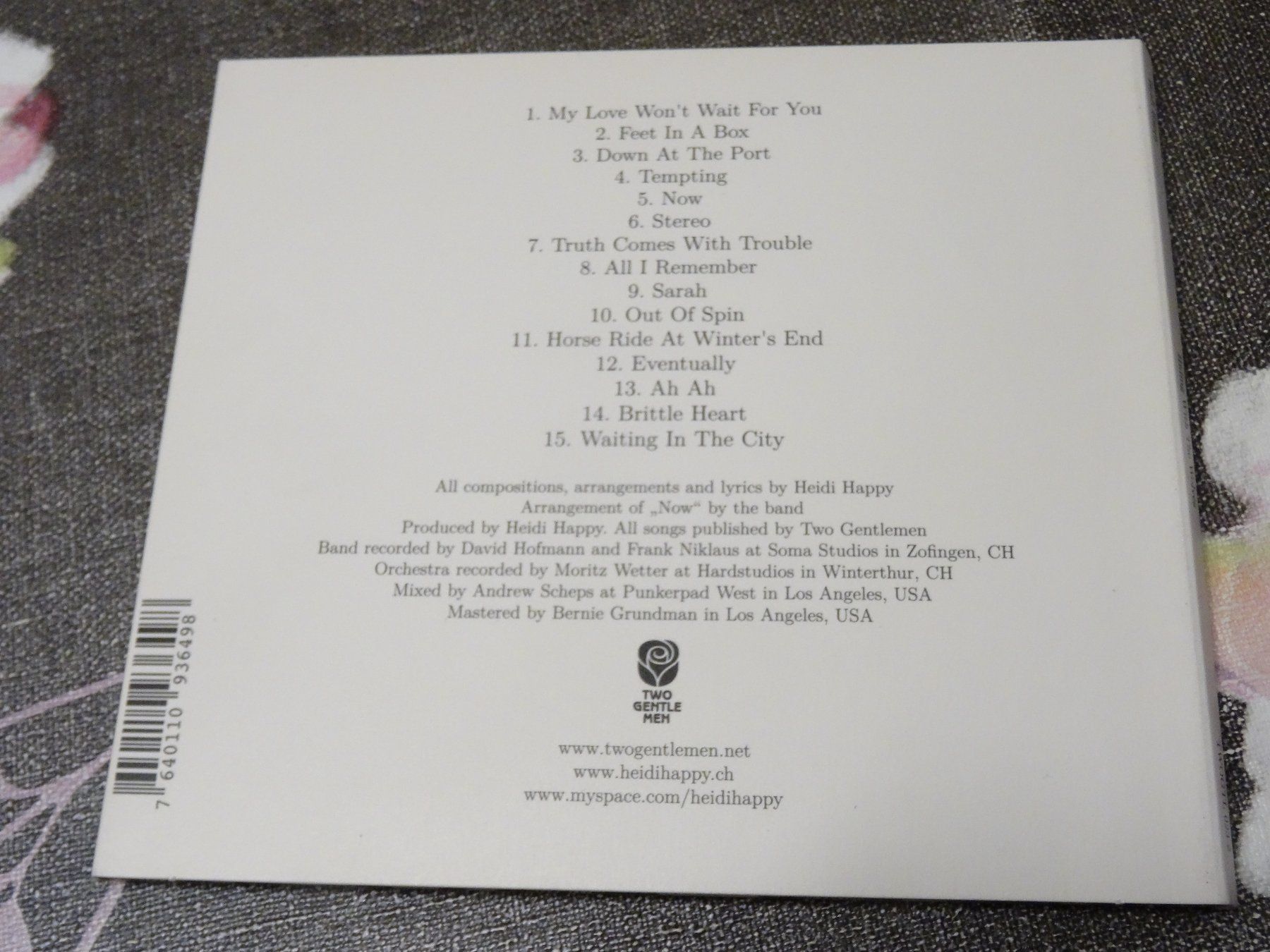 CDs: Heidi Happy - Hiding with the Wolves CD – Gebraucht aus Olten von Disc-Ausverkauf 1