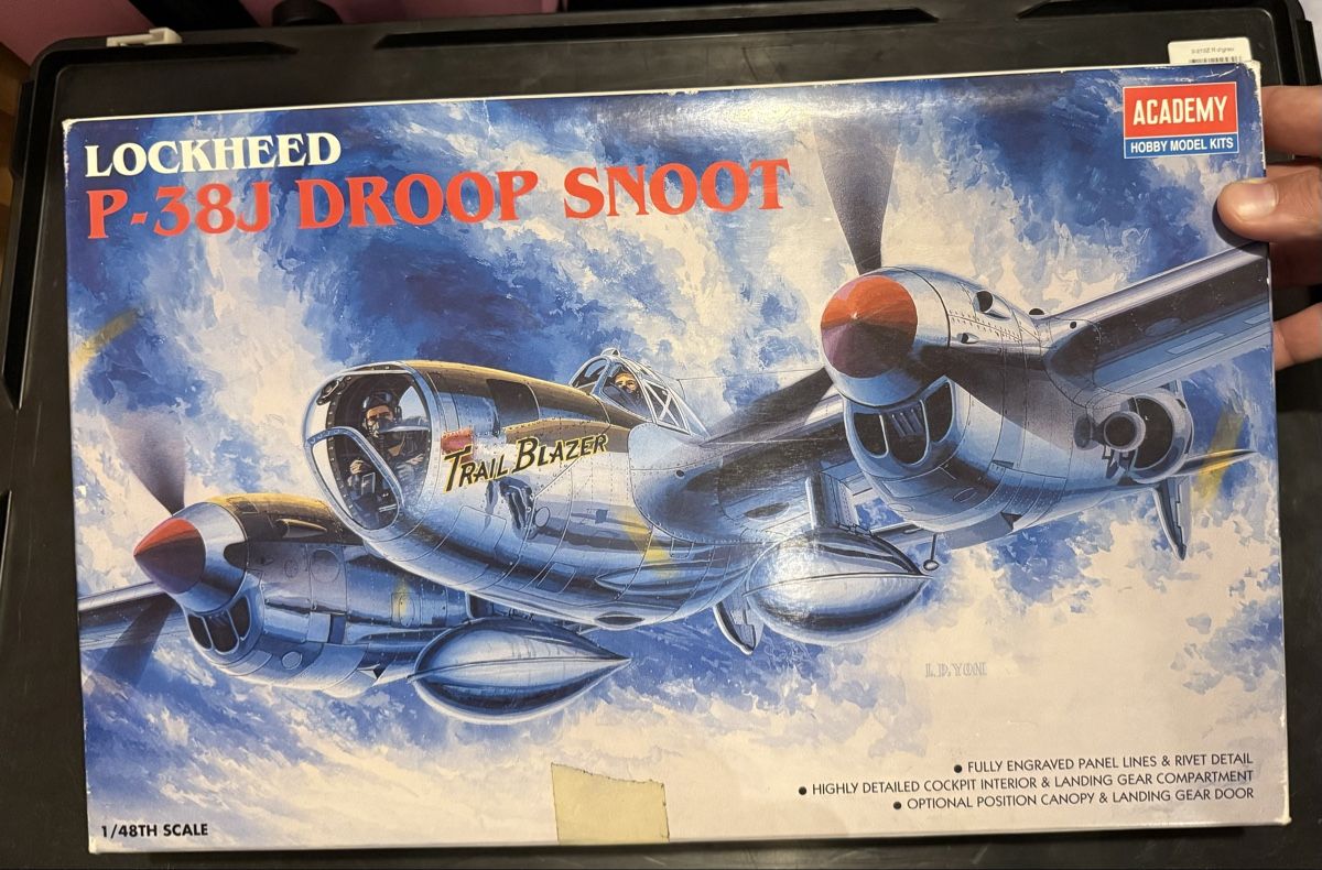 Academy Modellbausätze & Standmodelle: P-38J DroopSnoop Academy 1/48 – Gebraucht aus St-Barthélemy VD von gor_7wsv