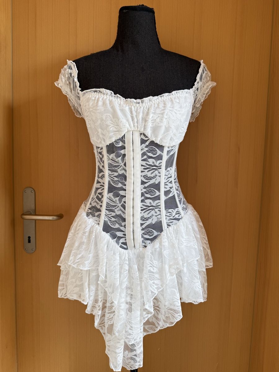 Tute: Spitzenjumpsuit in Miederoptik – Nuovo (secondo la descrizione) da Sigriswil venduto da ck56 1