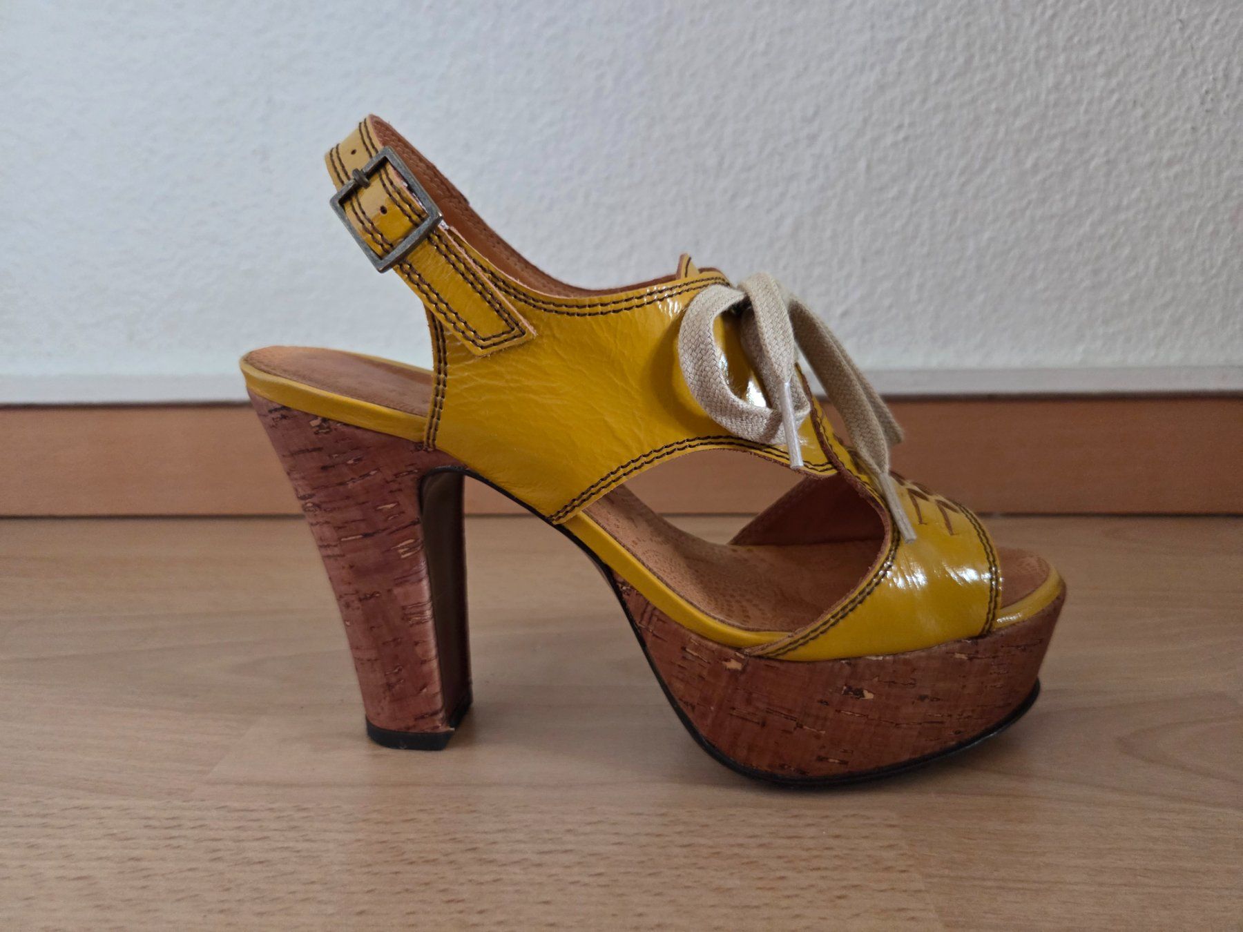 Chie Mihara Chaussures femmes: Chie Mihara Platosandalen Gr. 38 – D'occasion à Zürich par kat_7wq2 3