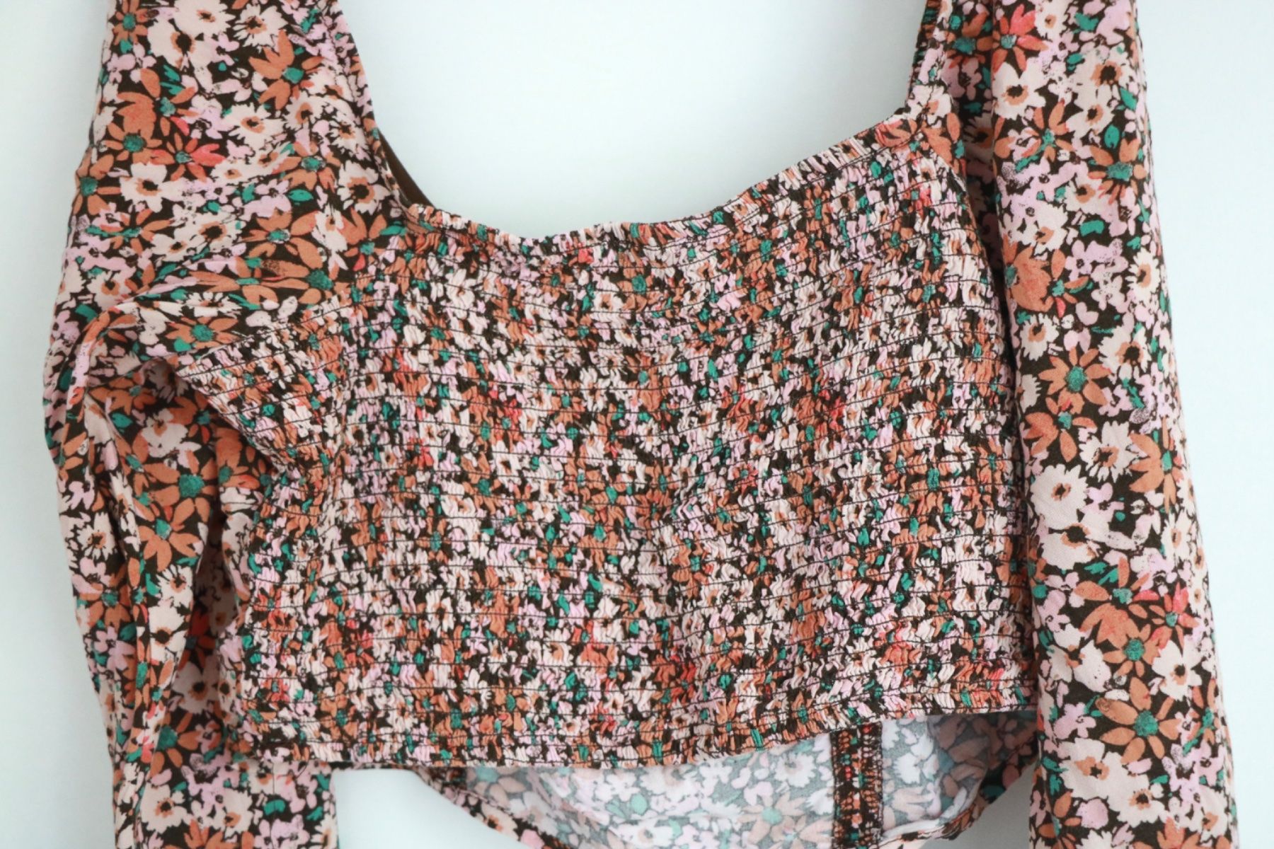 Top: Luftiges Oberteil mit Blümchen – Usato da Gachnang venduto da todressgolden 2