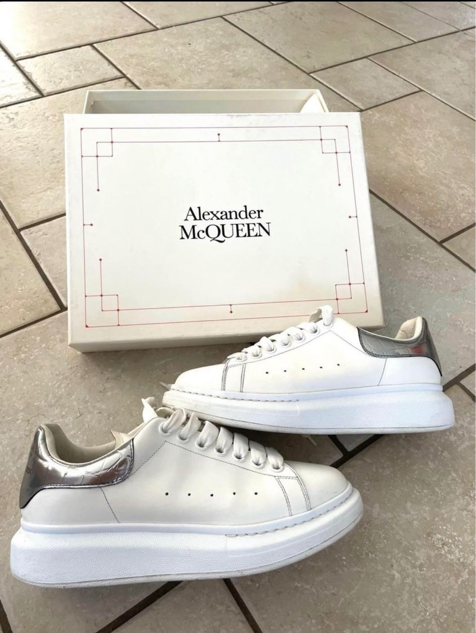 Alexander Mcqueen Scarpe da uomo: Alexander McQueen Sneaker weiss/silber Gr. 38.5 – Usato da Spreitenbach venduto da Webtempel