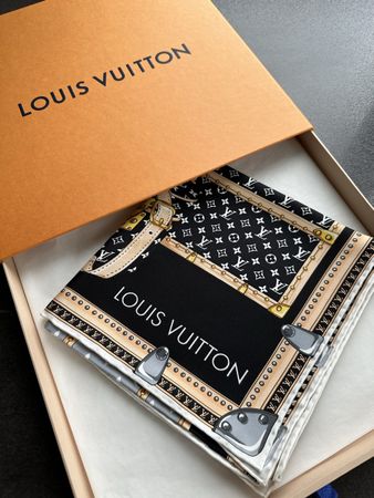Louis Vuitton Confidential 90x90 Tuch