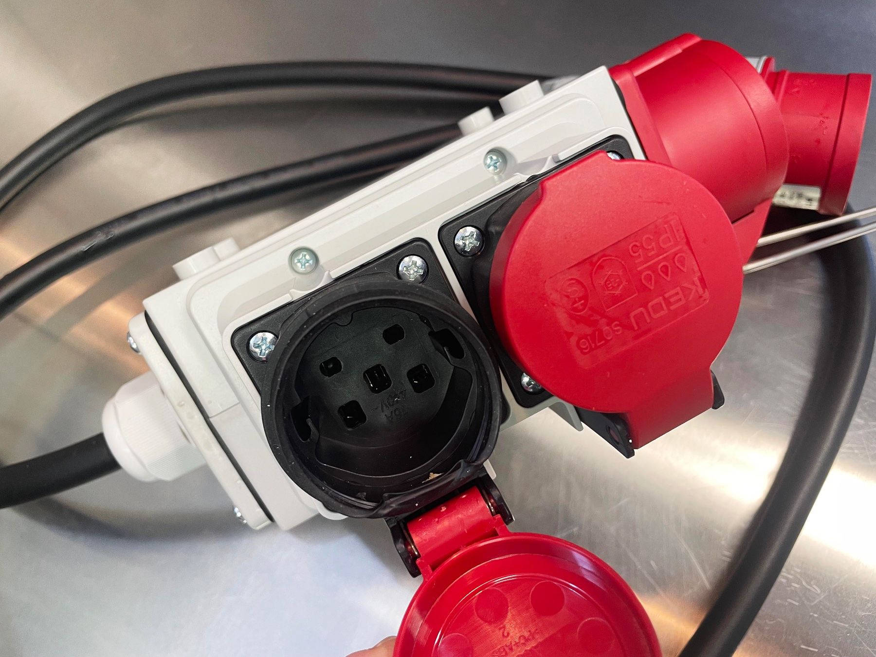 Stromverteiler, 3x Typ 25, 1x CEE 16A, IP44 - wie neu (Gebraucht) in ...