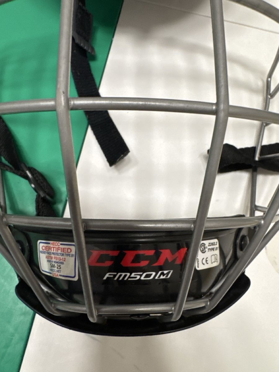 Ccm Caschi: CCM EISHOCKEY HELM M – Usato da Hinteregg venduto da bubastis 1