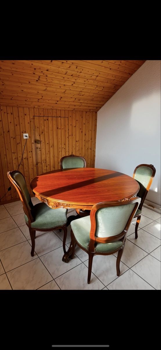 Tables: Esstisch mit 4 Stühlen – D'occasion à Ueberstorf par lorena...