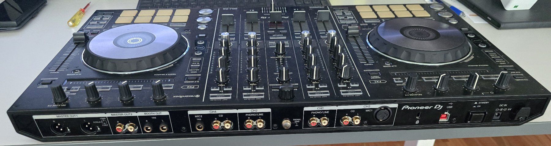 Pioneer Platines de mixage: DJ Controller Pioneer DDJ-RX – Défectueux à Aeschau par Pomme0 5
