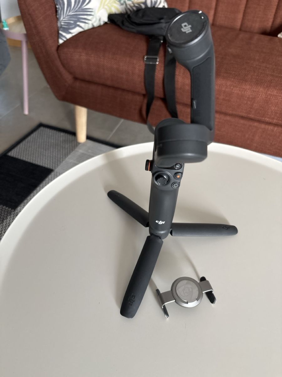 DJI Caméscopes: Stabilisateur DJI Osmo Mobile 6 – D'occasion à Lausanne par pabernard