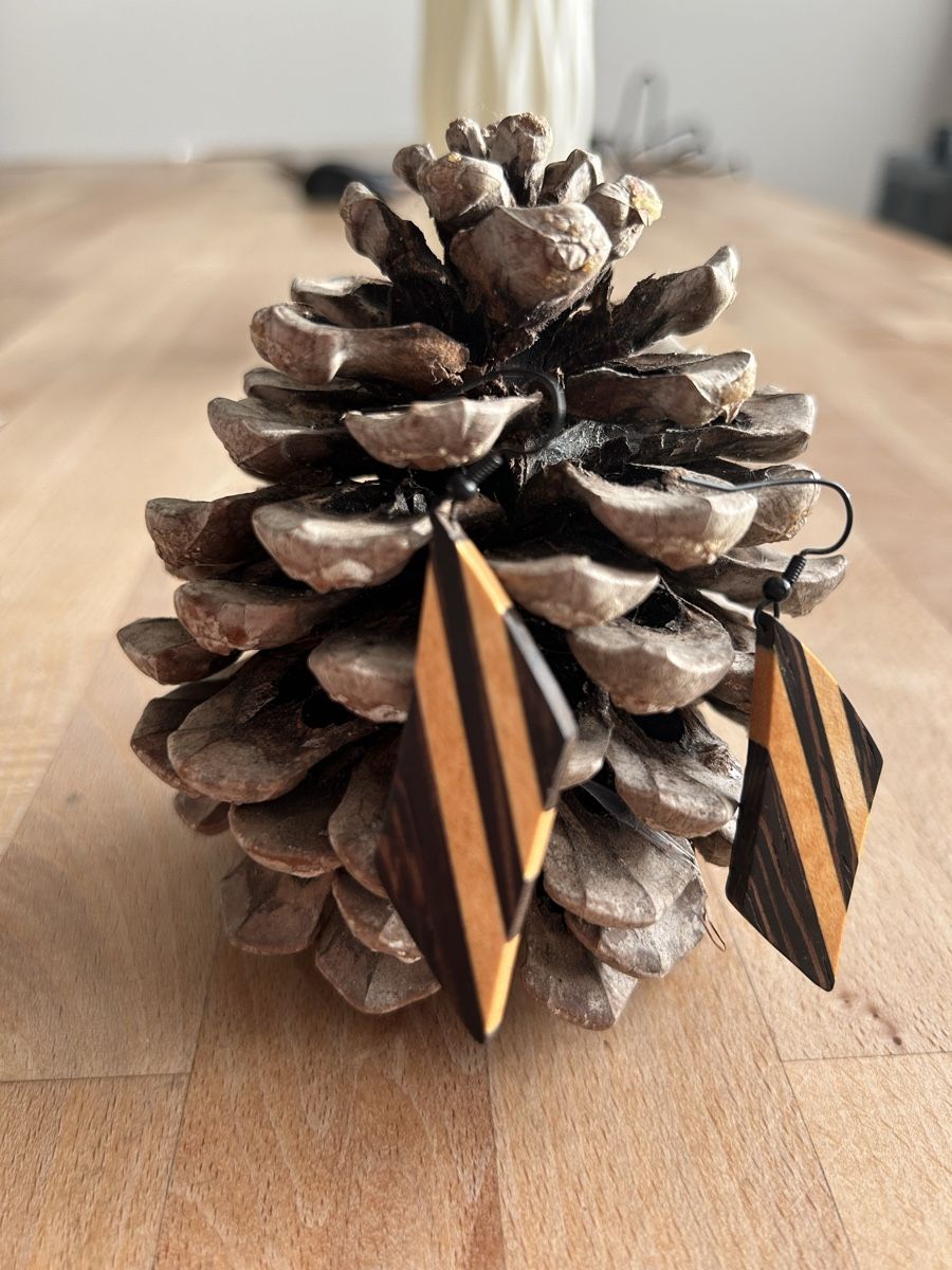 Orecchini pendenti & Orecchini a lobo: Ohrringe aus Wenge Ahorn Holz – Nuovo (secondo la descrizione) da Brunnen venduto da Bastelrausch 1