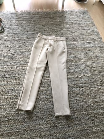 Zara Hose in Beige mit Reissverschluss am Bein, Top!