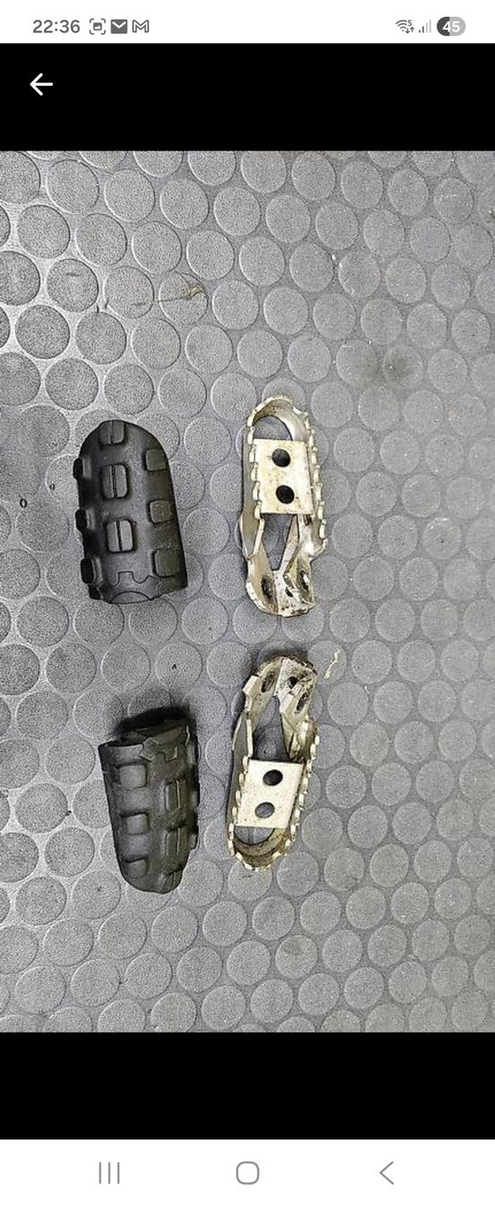 Husqvarna Tutti i ricambio per moto: pedane Husqvarna  sm 610 – Usato da Quartino venduto da ruf_w862