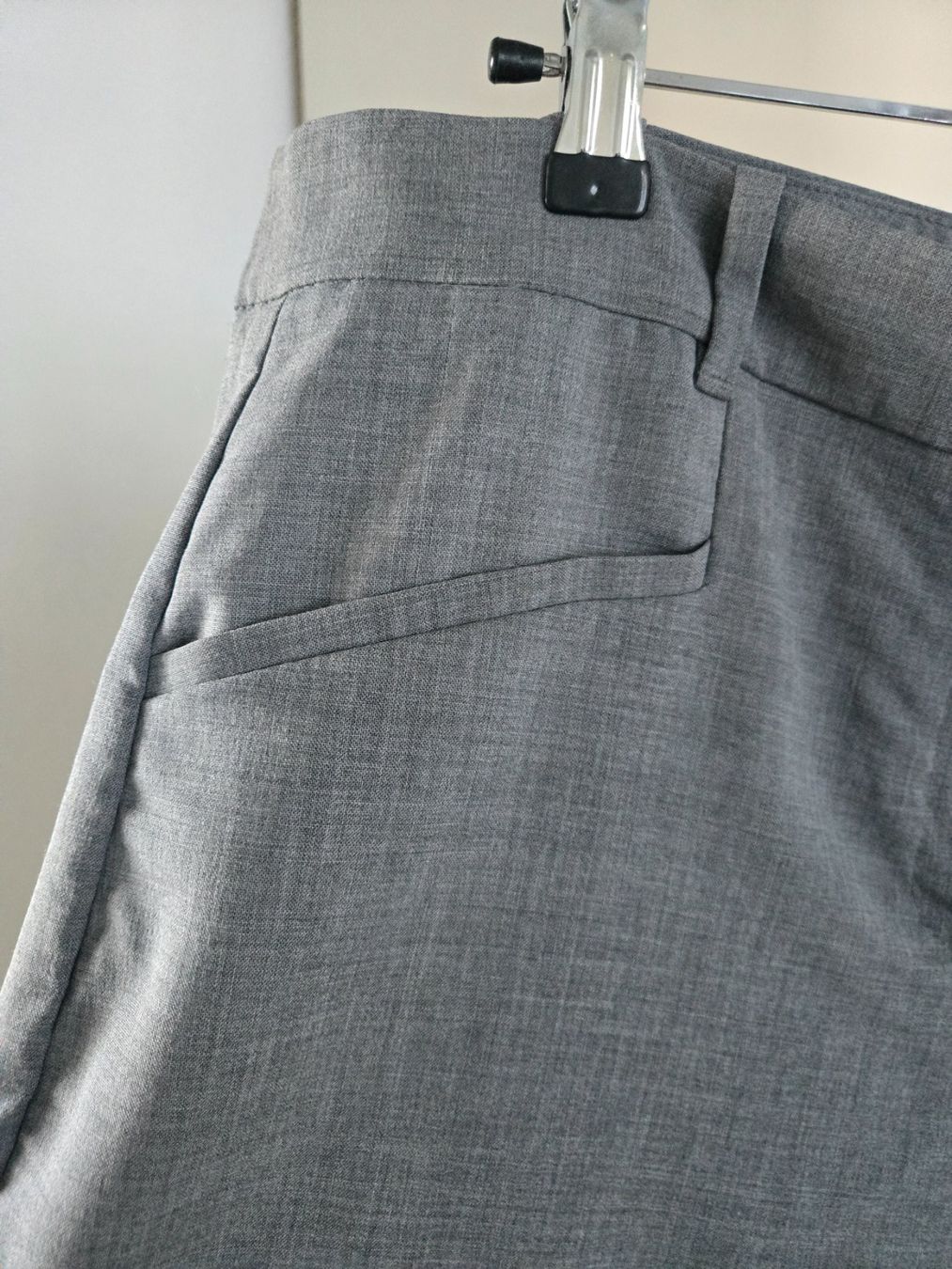 Hugo Boss Pantaloni: BOSS wool trousers – Usato da Horgen venduto da dariajed 3