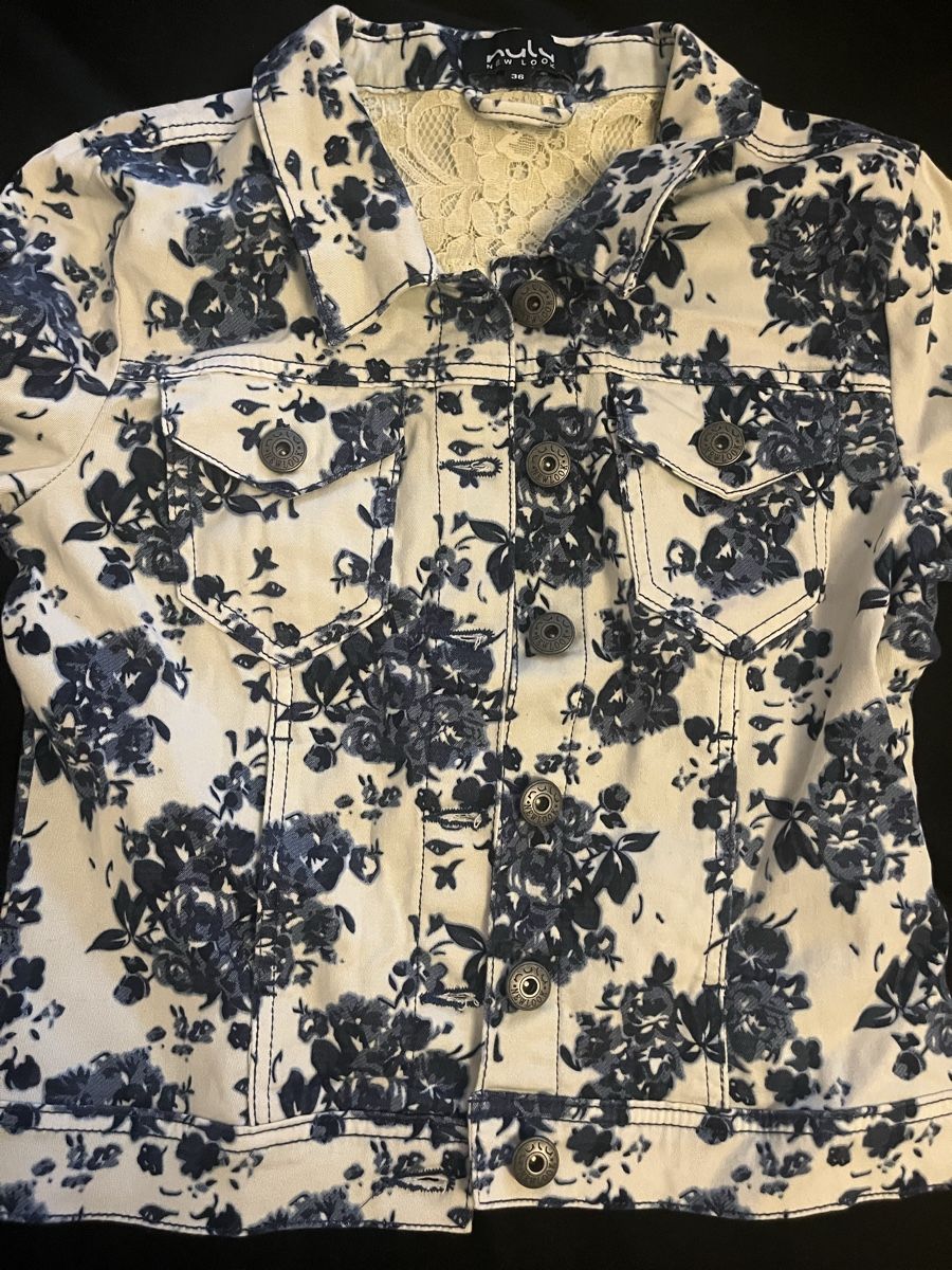 Jacken: Damen Jacke blau/weiss Blumenmuster  – Neu (gemäss Beschreibung) aus Olten von sae_82z2 7