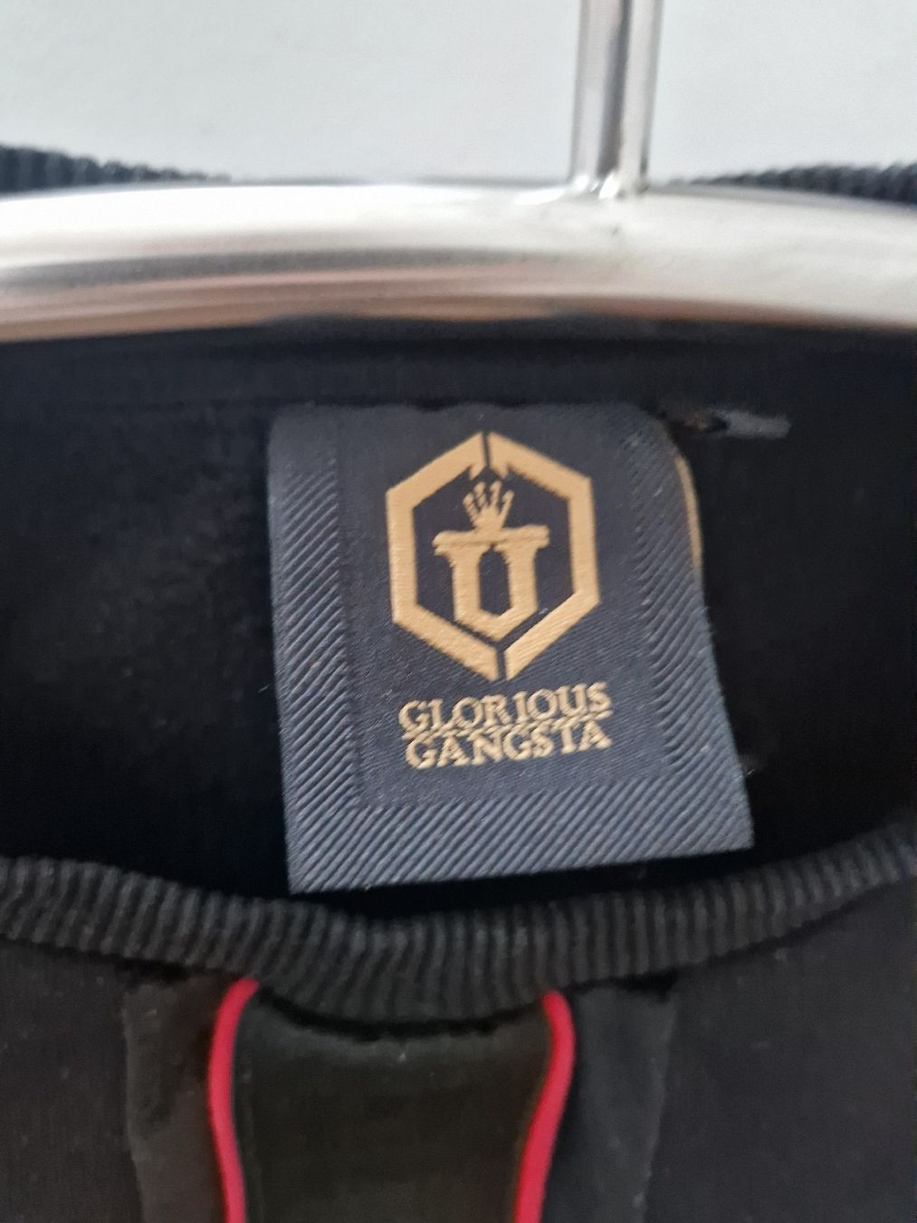 Maglioni & Felpe: Schwarzer Glorious Gangsta Pullover Grösse L, neuwertig! – Usato da Rapperswil SG venduto da Val3ntin22 2