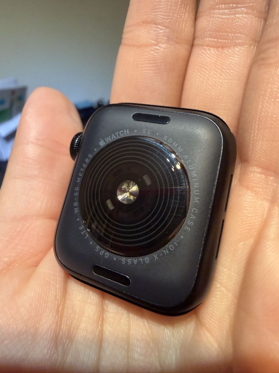 Apple Smartwatch: Apple Watch SE 2 40mm GPS Cellular – Usato da Cadenazzo venduto da ema_6sxl 1